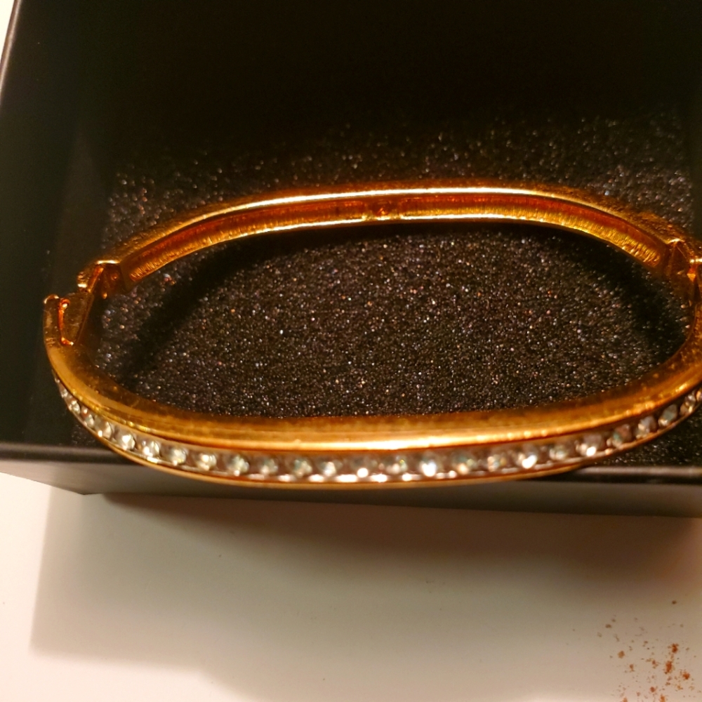 Bangle bracelet